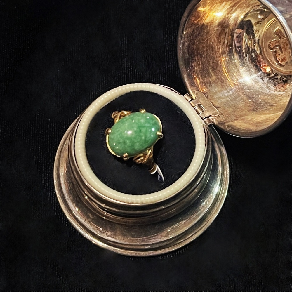 ✨Beautiful 14K Solid Gold Ring With Jadeite Size 4.5